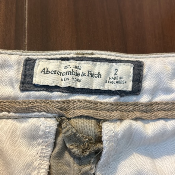 Size 2 Abercrombie & fitch tan pants zipper bottom - Picture 3 of 5